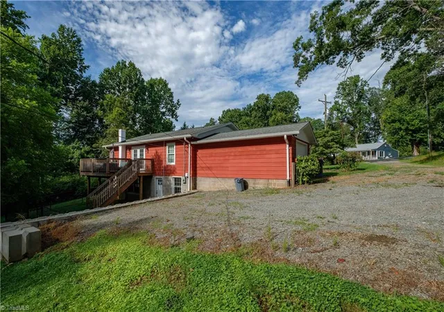 Photo 2 of Single family home for sale at 629 Oakland Dr, Elkin, NC 28621 | MLS# 1235531 | Listing updated on 2026-09-17