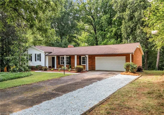 Photo 2 of Single family home for sale at 107 Ben Nevis Dr, Kernersville, NC 27284 | MLS# 1233441 | Listing updated on 2026-09-19