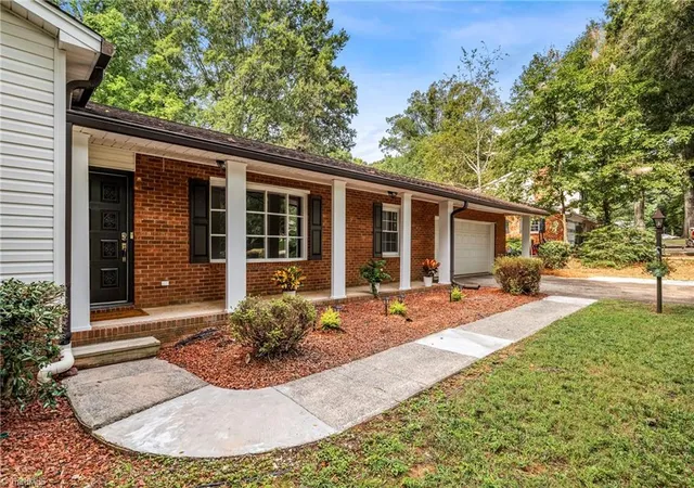 Photo 3 of Single family home for sale at 107 Ben Nevis Dr, Kernersville, NC 27284 | MLS# 1233441 | Listing updated on 2026-09-19