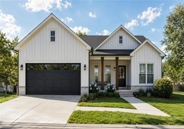 Photo 1 of Single family home for sale at 2929 Durant Dr, Winston Salem, NC 27107 | MLS# 1234782 | Listing updated on 2026-09-08