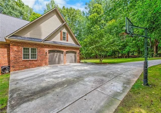 Photo 3 of Single family home for sale at 1215 Netterillo Dr, Winston Salem, NC 27103 | MLS# 1233586 | Listing updated on 2026-09-17