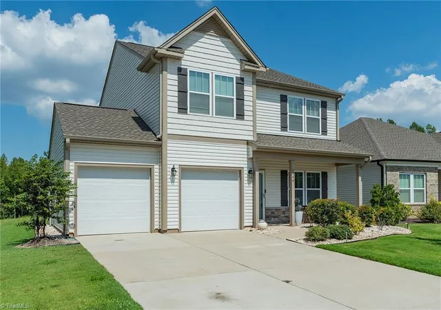Photo 2 of Single family home for sale at 4044 Monteray Cir, High Point, NC 27265 | MLS# 1234235 | Listing updated on 2026-09-13