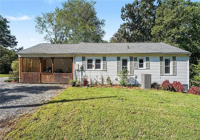 Photo 2 of Sale Pending at 292 Leonard Dr, Thomasville, NC 27360 | MLS# 1237661 | Listing updated on 2026-10-28