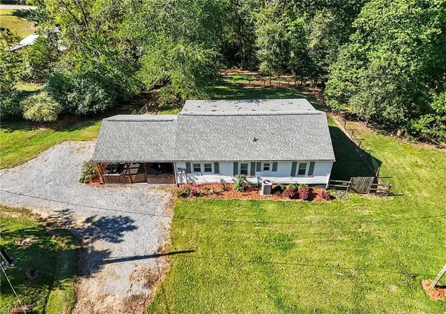 Photo 3 of Sale Pending at 292 Leonard Dr, Thomasville, NC 27360 | MLS# 1237661 | Listing updated on 2026-10-28