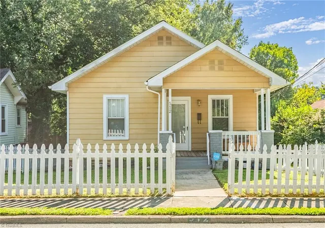 Photo 1 of Single family home for sale at 512 Atwater St, Burlington, NC 27215 | MLS# 1235205 | Listing updated on 2026-09-10