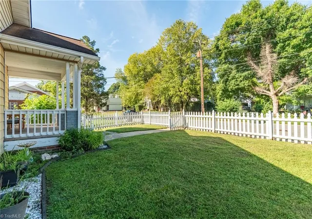 Photo 2 of Single family home for sale at 512 Atwater St, Burlington, NC 27215 | MLS# 1235205 | Listing updated on 2026-09-10