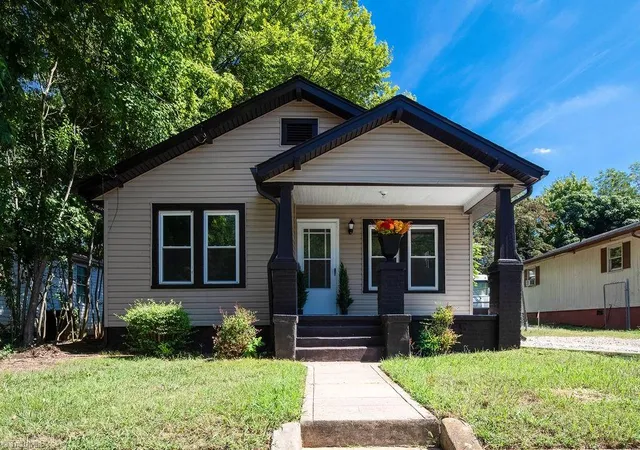 Single family home for sale at 208 Underhill St, High Point, NC 27260 | MLS# 1235133