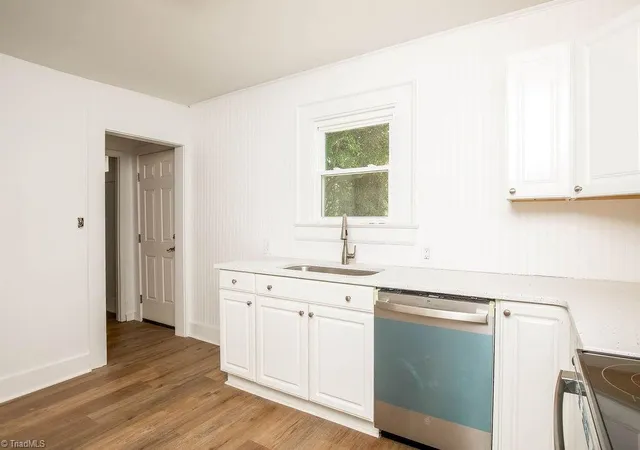 Photo 4 of Single family home for sale at 208 Underhill St, High Point, NC 27260 | MLS# 1235133 | Listing updated on 2026-09-15