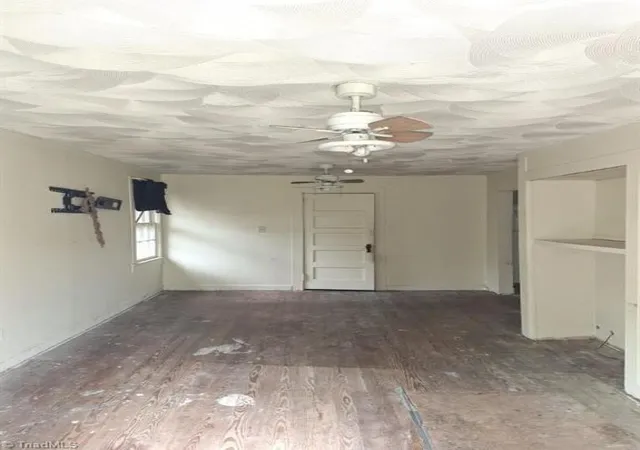 Photo 2 of Single family home for sale at 207 Crestwood Cir, High Point, NC 27260 | MLS# 1234624 | Listing updated on 2026-09-06