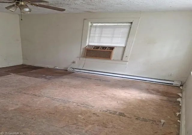 Photo 4 of Single family home for sale at 207 Crestwood Cir, High Point, NC 27260 | MLS# 1234624 | Listing updated on 2026-09-06