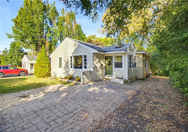 Photo 2 of Single family home for sale at 2536 Fernwood Dr, Greensboro, NC 27408 | MLS# 1239854 | Listing updated on 2026-10-27