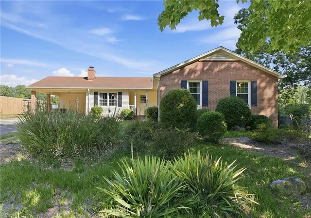 Photo 3 of Single family home for sale at 16 Saint Martin Pl, Greensboro, NC 27455 | MLS# 1234456 | Listing updated on 2026-09-13
