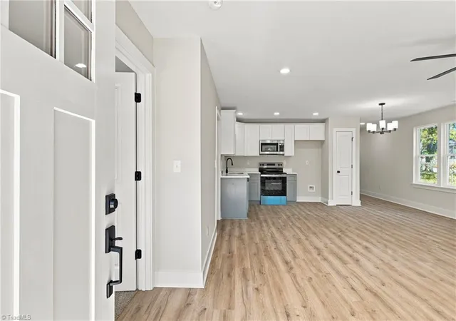 Photo 3 of Single family home for sale at 206 Ridgecrest St, Thomasville, NC 27360 | MLS# 1238813 | Listing updated on 2026-10-27