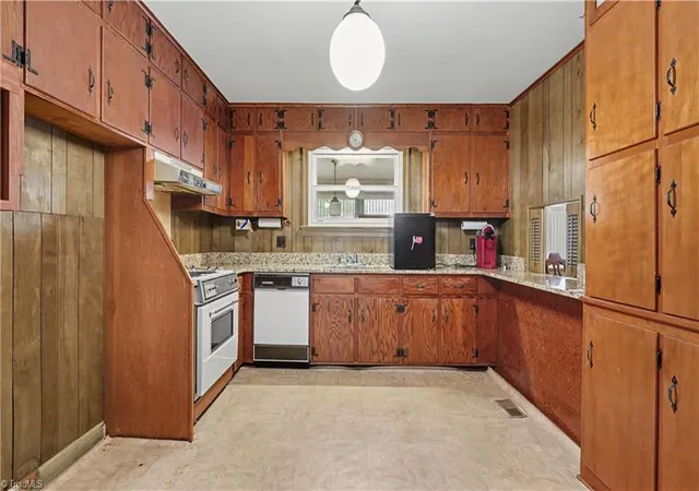 Photo 4 of Single family home for sale at 876 Brooklyn Ave, Ramseur, NC 27316 | MLS# 1234194 | Listing updated on 2026-09-01