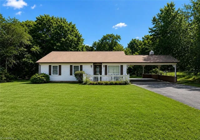 Photo 2 of Single family home for sale at 221 Stonehedge Dr, King, NC 27021 | MLS# 1234393 | Listing updated on 2026-09-03