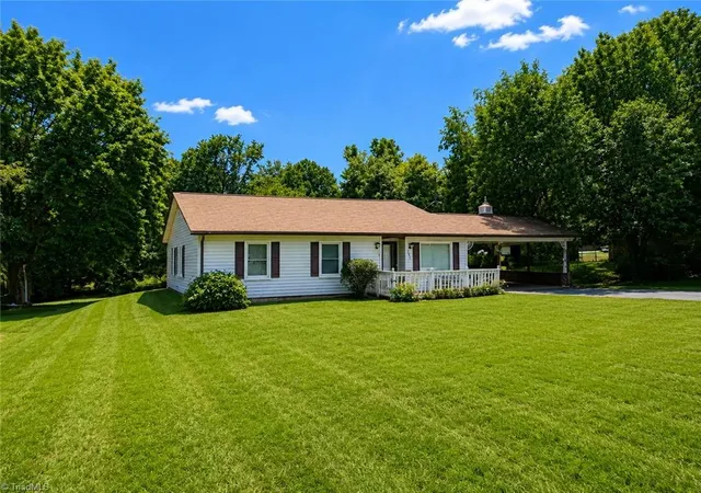 Photo 3 of Single family home for sale at 221 Stonehedge Dr, King, NC 27021 | MLS# 1234393 | Listing updated on 2026-09-03