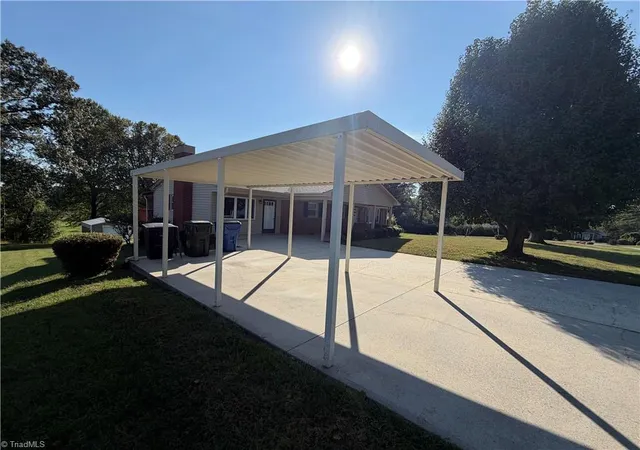 Photo 2 of Single family home for sale at 1516 W Fairfield Dr, Mount Airy, NC 27030 | MLS# 1235927 | Listing updated on 2026-10-02