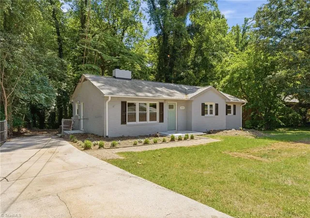 Photo 3 of Sale Pending at 2606 Alderney Ln, Winston Salem, NC 27103 | MLS# 1236718 | Listing updated on 2026-10-05