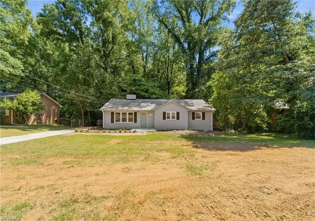 Photo 4 of Sale Pending at 2606 Alderney Ln, Winston Salem, NC 27103 | MLS# 1236718 | Listing updated on 2026-10-05