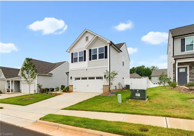 Photo 2 of Single family home for sale at 3151 Highlander Point, Greensboro, NC 27405 | MLS# 1235616 | Listing updated on 2026-09-30