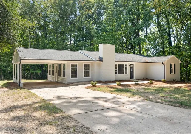 Photo 1 of Single family home for sale at 822 Birch Ln, Kernersville, NC 27284 | MLS# 1235384 | Listing updated on 2026-09-13