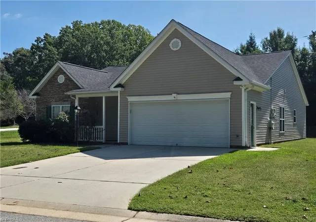 Photo 2 of Sale Pending at 5906 River Gate Ct, Clemmons, NC 27012 | MLS# 1235931 | Listing updated on 2026-09-23