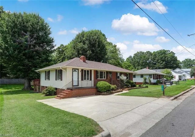 Photo 3 of Single family home for sale at 1106 Walnut St, Reidsville, NC 27320 | MLS# 1234637 | Listing updated on 2026-09-15