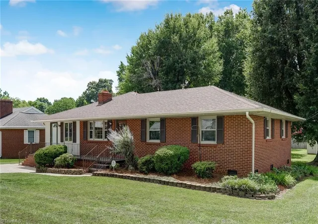 Photo 3 of Single family home for sale at 1106 Walnut St, Reidsville, NC 27320 | MLS# 1234637 | Listing updated on 2026-09-15