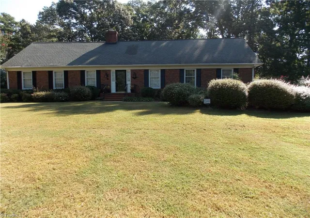 Photo 2 of Single family home for sale at 4915 Warfield Dr, Greensboro, NC 27406 | MLS# 1234150 | Listing updated on 2026-09-01