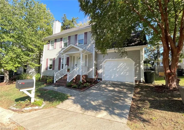 Photo 2 of Single family home for sale at 3 Planters Wood Trl, Greensboro, NC 27407 | MLS# 1235329 | Listing updated on 2026-09-17