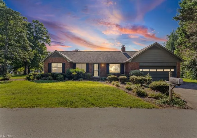 Photo 2 of Single family home for sale at 175 Circle Dr, Mocksville, NC 27028 | MLS# 1234099 | Listing updated on 2026-09-13