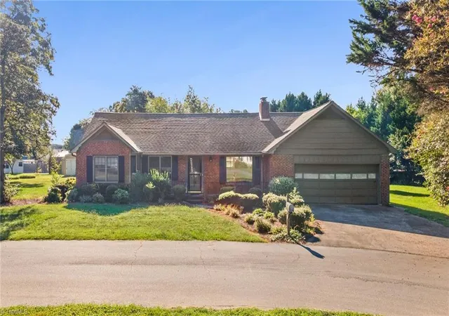 Photo 3 of Single family home for sale at 175 Circle Dr, Mocksville, NC 27028 | MLS# 1234099 | Listing updated on 2026-09-13