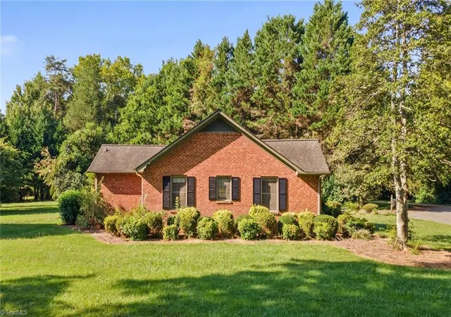 Photo 4 of Single family home for sale at 175 Circle Dr, Mocksville, NC 27028 | MLS# 1234099 | Listing updated on 2026-09-13