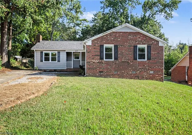 Photo 2 of Single family home for sale at 203 Cheltenham Dr, Winston Salem, NC 27103 | MLS# 1236126 | Listing updated on 2026-10-22