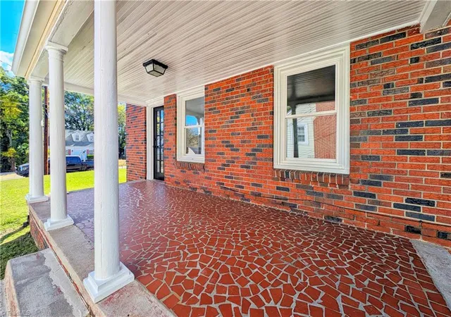 Photo 2 of Single family home for sale at 2524 Druid Hills Dr, Winston Salem, NC 27105 | MLS# 1240132 | Listing updated on 2026-10-25