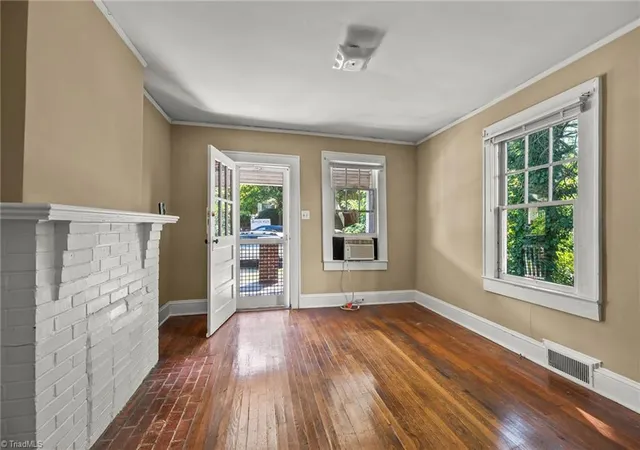 Photo 4 of House for sale at 118 S & 120 Poplar St, Winston Salem, NC 27101 | MLS# 1234020 | Listing updated on 2026-09-03