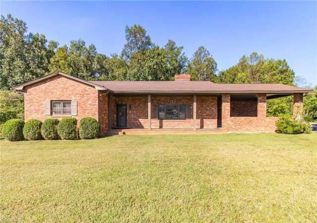 Single family home for sale at 1878 Stemp Everhart Rd, Thomasville, NC 27360 | MLS# 1236232