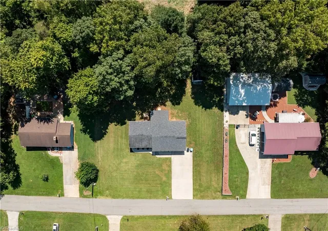 Photo 3 of Single family home for sale at 725 Beech St, Yadkinville, NC 27055 | MLS# 1235092 | Listing updated on 2026-09-13