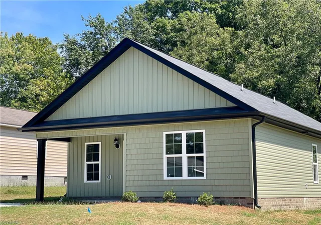 Photo 3 of Single family home for sale at 503 White Oak St, High Point, NC 27260 | MLS# 1235164 | Listing updated on 2026-09-11