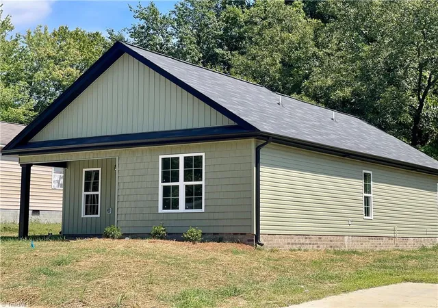 Photo 3 of Single family home for sale at 503 White Oak St, High Point, NC 27260 | MLS# 1235164 | Listing updated on 2026-09-11