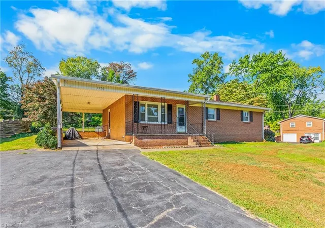 Photo 2 of Single family home for sale at 5752 Nylon Dr, Winston Salem, NC 27105 | MLS# 1234340 | Listing updated on 2026-09-04