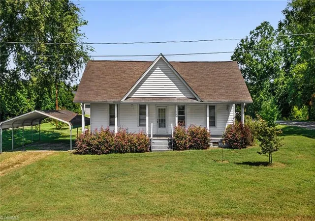 Photo 1 of Single family home for sale at 130 Loop St, Mocksville, NC 27028 | MLS# 1234091 | Listing updated on 2026-09-13
