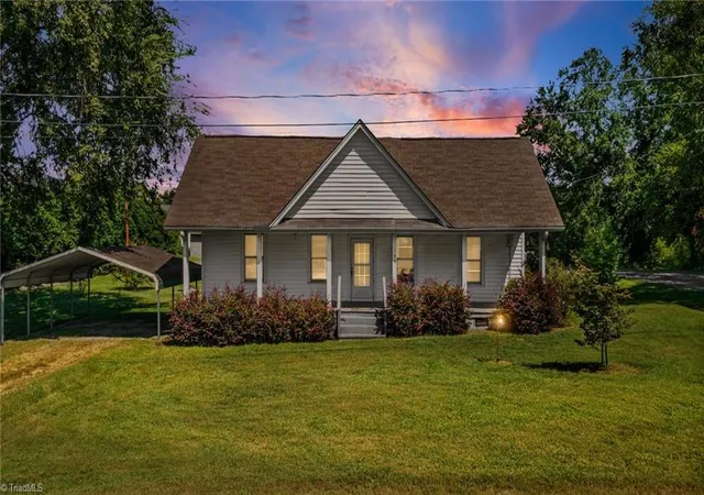 Photo 2 of Single family home for sale at 130 Loop St, Mocksville, NC 27028 | MLS# 1234091 | Listing updated on 2026-09-13