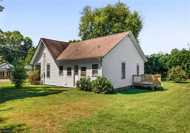 Photo 3 of Single family home for sale at 130 Loop St, Mocksville, NC 27028 | MLS# 1234091 | Listing updated on 2026-09-13