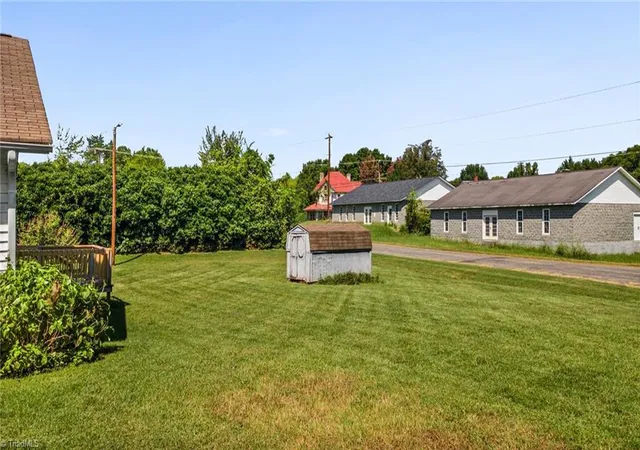 Photo 3 of Single family home for sale at 130 Loop St, Mocksville, NC 27028 | MLS# 1234091 | Listing updated on 2026-09-13