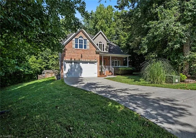 Photo 2 of Single family home for sale at 5116 Ivy Tr Ct, Clemmons, NC 27012 | MLS# 1236190 | Listing updated on 2026-10-03