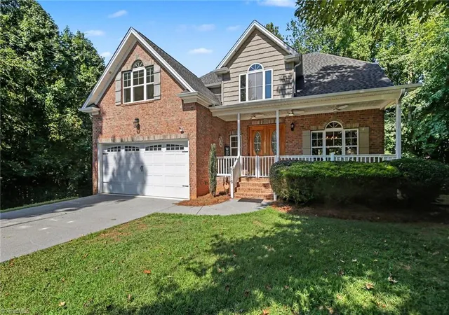 Photo 3 of Single family home for sale at 5116 Ivy Tr Ct, Clemmons, NC 27012 | MLS# 1236190 | Listing updated on 2026-10-03