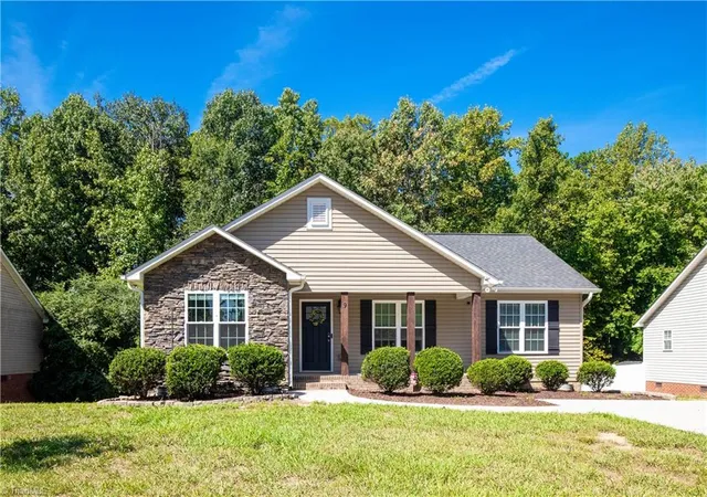Photo 1 of Single family home for sale at 9 Brandy Wine Dr, Thomasville, NC 27360 | MLS# 1235132 | Listing updated on 2026-09-16