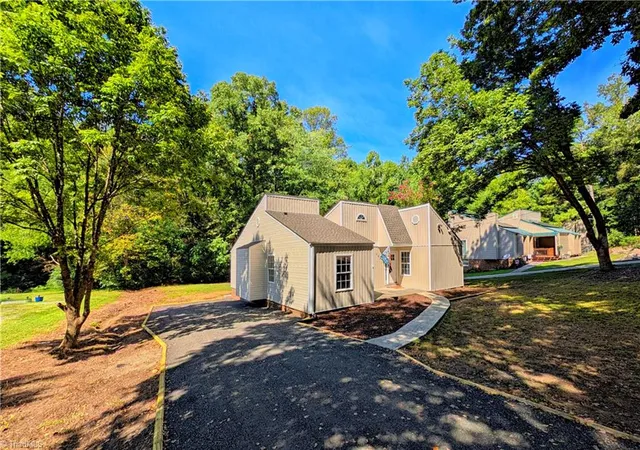 Photo 2 of Sale Pending at 130 Roswell Dr, Kernersville, NC 27284 | MLS# 1236199 | Listing updated on 2026-09-26