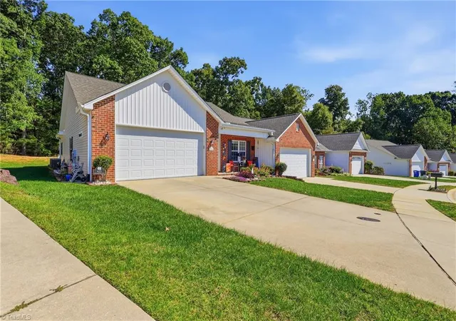 Photo 2 of Single family home for sale at 425 Peace Rollins Ct, Kernersville, NC 27284 | MLS# 1239413 | Listing updated on 2026-10-25